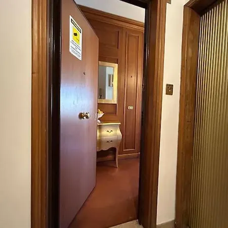 Ponte Vecchio View By Florencehospitality Com * Firenze