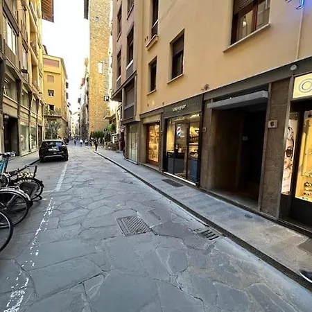Ponte Vecchio View By Florencehospitality Com アパート フィレンツェ